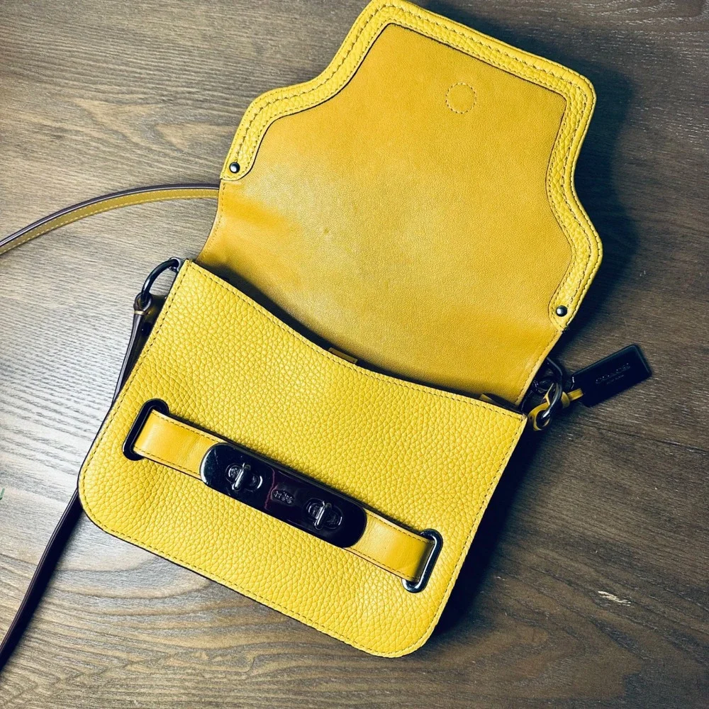 Coach SWAGGER‎ Pebble Leather Crossbody Bag Yellow Turnlock Shoulder Strap EUC